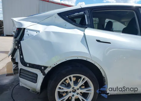 2023 Tesla Model Y Awd/Long Range Dual Motor All-Wheel Drive z USA, uszkodzony, nr VIN 7SAYGDEE6PA078790